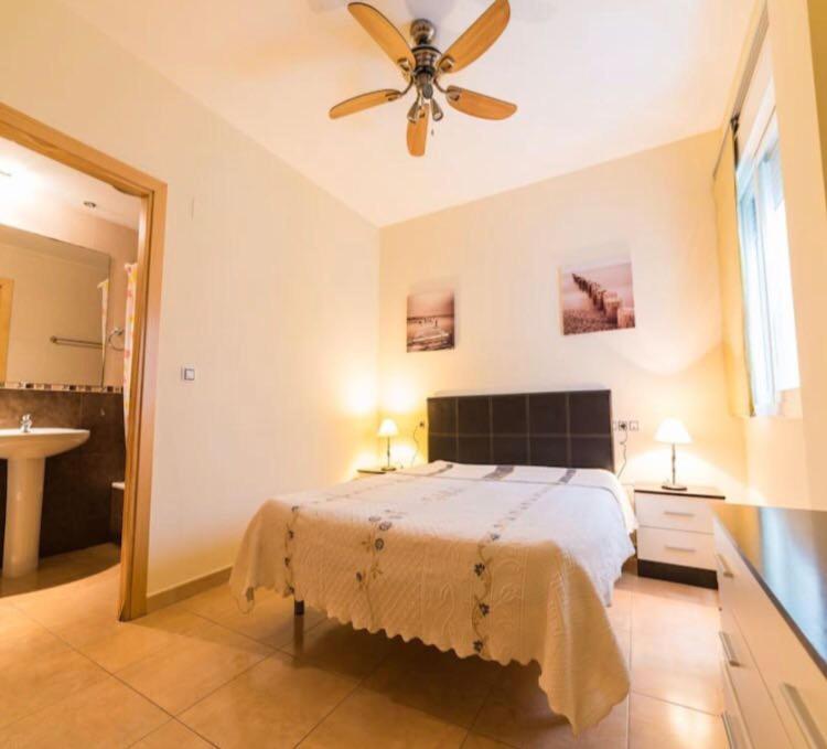 פואנגירולה Calle Cuesta Apartment - Near Beach מראה חיצוני תמונה